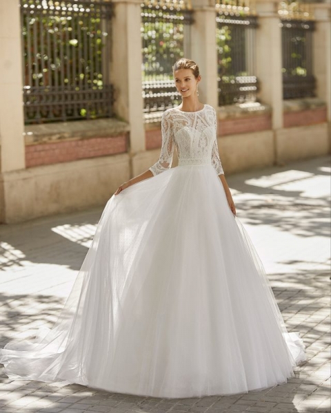 6S135 - Wedding Dress